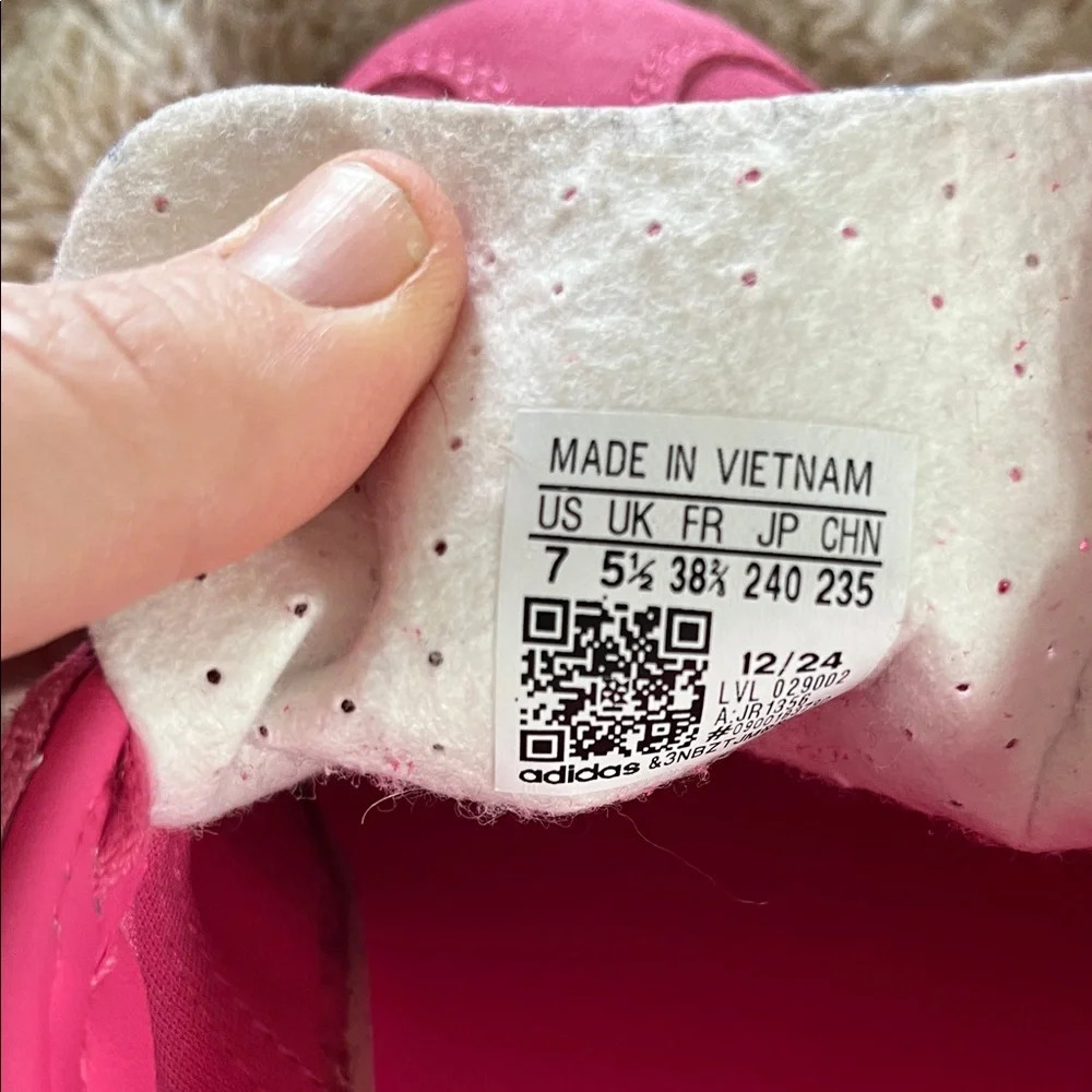 Adidas Women's Fuchsia Gazelle Sneakers NWOT - Picture 6 of 6